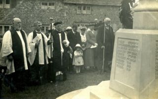 Arreton unveiling 1