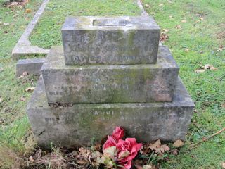 Ashey Cemetery : Graham Oliver Charles Maidment 