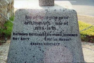 Brighstone : War Memorial