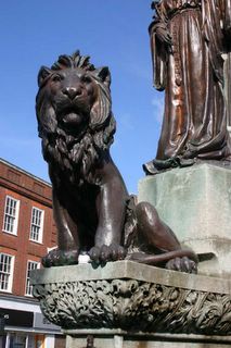 Newport : St James's Square Queen Victoria memorial 