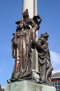 Newport : St James's Square Queen Victoria memorial 