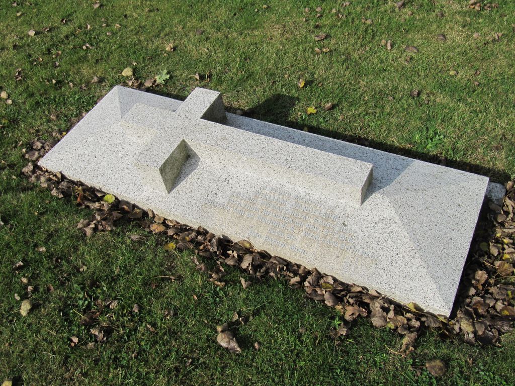 Parkhurst Military Cemetery : W V OWEN
