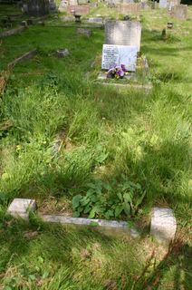 Ryde Borough Cemetery : W E Woodnutt