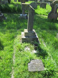 Whippingham St Mildred's Churchyard : Isaac Foss