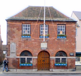 Yarmouth Town Hall showing War memorials