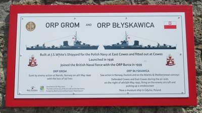 East Cowes : ORP Grom and Blyskawica Memorial